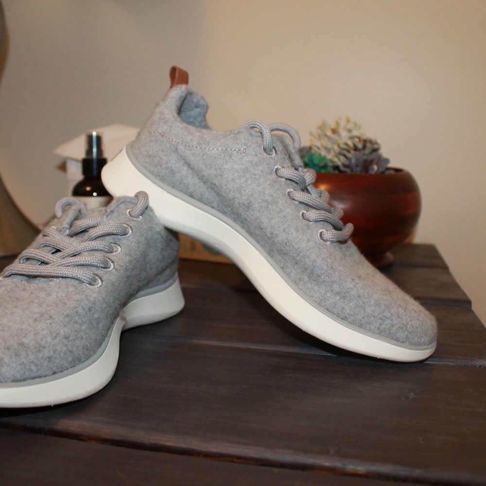 LIKE NEW Dr. Scholl's Sneakers